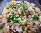 A picture of step 3 of Aloo chany ki khatti meethi chaat.