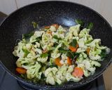 Foto langkah ke 3 dari resep Capcay Sayur Tanpa Jamur Kuping.