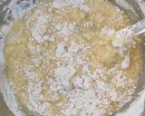 Foto langkah ke 6 dari resep Strawberry Streusel Muffins.