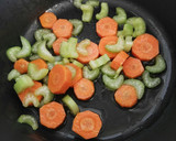 Foto del paso 2 de la receta: Guiso diferente de lentejas