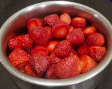 A picture of step 1 of Strawberry Halwa.