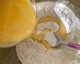 Foto langkah ke 2 dari resep Donat Empuk tanpa ulen tanpa mixer.