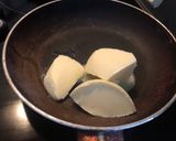 Foto del paso 1 de la receta Tarta rellena de mermelada de fresa y cobertura de chocolate blanco