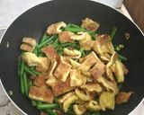 Foto langkah ke 5 dari resep Tumis Telur Dadar Kembang Bawang.