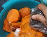 Foto langkah ke 3 dari resep Bola-bola Ubi Kukus.