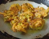 A picture of step 2 of Spring onion pakoda.