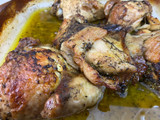 Pollo asado en horno con guarnición de patatas