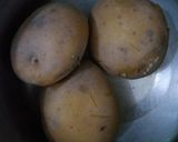 A picture of step 3 of Aloo burger.