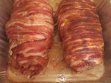 Medallones de pavo envueltas en tocino relleno de crema de queso