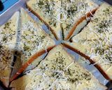 Foto langkah ke 2 dari resep Garlic parsley cheese bread.