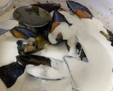 A picture of step 4 of Creamy Mussels.
