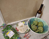 Foto del paso 1 de la receta: Alcachofas y chocos al ajillo