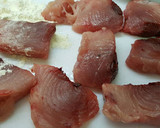 Foto del paso 1 de la receta: Atún fresco con tomate