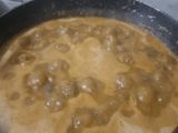 वांग्याचे भरीत सुक्का गोलमा टाकून (Vangyache Bharit Sukka Golma Recipe In Marathi)