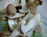 Gambar langkah 2 resipi King Oyster Mushroom Kacang Buncis.