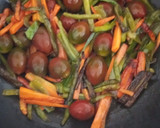 Foto del paso 3 de la receta: Contramuslos de Pollo con Soja, Ponzu, Naranja y Miel con Verduritas al Wok a la Mantequilla