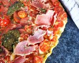 Une image de l'étape 5 de Tarte fine aux tomates 🍅 pesto jambon cru.