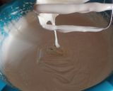 Foto langkah ke 2 dari resep Bolu Coklat Lapis Strawberry.