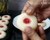 A picture of step 5 of Jim Jam Cookies.