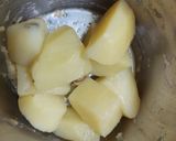 A picture of step 2 of Lahori Chikar Cholay.