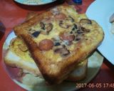 Foto langkah ke 8 dari resep Roti Panggang Toping Scramble.