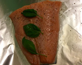 Foto del paso 1 de la receta: Salmón al vapor con albahaca y limón