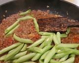 Gambar langkah 9 resipi Phat Kaphrao Daging Cincang.