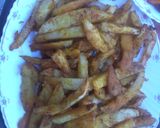 صورة لخطوة 2 من وصفة بطاطا مفورة ومحمرة في الفرن 😋