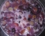 A picture of step 2 of Black Grapes Crush.
