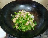 A picture of step 4 of Chicken vegetable stir fry.
