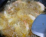 Foto langkah ke 2 dari resep Udang Masak Kecap Inggris.