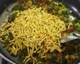A picture of step 4 of Spring onion and bhavnagari gathiya nu shak.