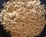 A picture of step 5 of Indomie pizza.