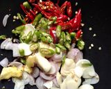 Foto langkah ke 2 dari resep Tumis Pakis Maknyuss.