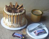 Gambar langkah 23 resipi Snickers Cake.