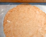 Foto del passaggio 2 della ricetta Piadina al farro con pomodoro rucola e caprino