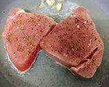 Hình bước làm 3 của món Steak Tuna