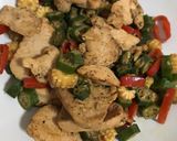 รูปขั้นตอนการทำที่ 3 ของ อกไก่ผักกระเจี๊ยบเขียวปาปริก้า🌶(คลีน)