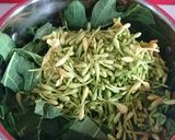 Foto langkah ke 1 dari resep Tumis daun bunga pepaya ebi by me piepithy.