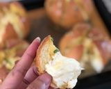 Foto langkah ke 8 dari resep Korean cream cheese and garlic bread.