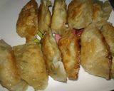Foto langkah ke 5 dari resep Kulit dumpling/ kulit pangsit rebus, kukus, dan goreng #repost.