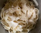 A picture of step 4 of Fettuccine Alfredo.