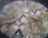 Foto del paso 3 de la receta: Almejas amb salsa marinera verde i vi blanc