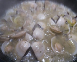 Foto del paso 3 de la receta: Almejas amb salsa marinera verde i vi blanc