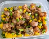 Une image de l'étape 9 de Poulet à la tomate, poivron jaune et cebettes.