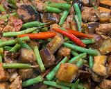 A picture of step 4 of Mel’s Pinakbet (Aubergine and Fine Beans).