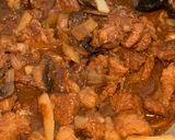 Foto langkah ke 4 dari resep Tumis Daging Sapi Saus Jamur.