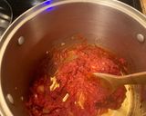 A picture of step 2 of Tomato Sauce with Meat.