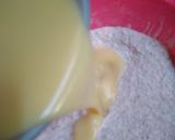 Foto langkah ke 3 dari resep Strawberry Muffins.