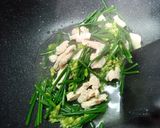 รูปขั้นตอนการทำที่ 2 ของ อกไก่ผัดดอกกุยช่าย คลีน